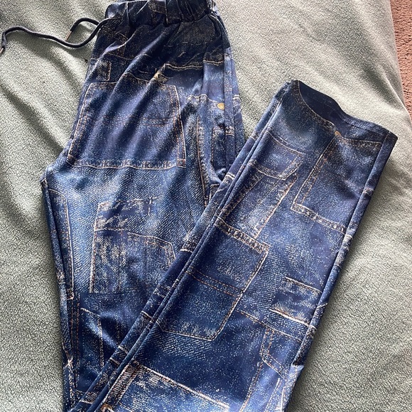 Chic Me Run Pants - Picture 2 of 4